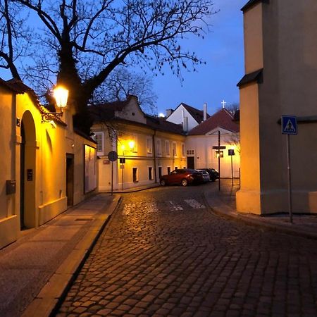 Old Town Basement Apartment Praha Bagian luar foto