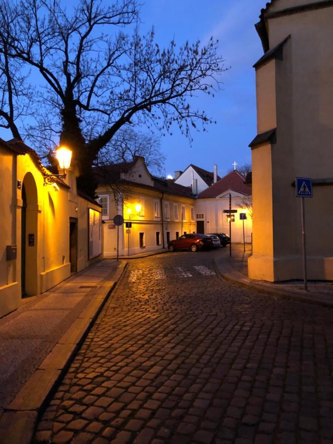 Old Town Basement Apartment Praha Bagian luar foto