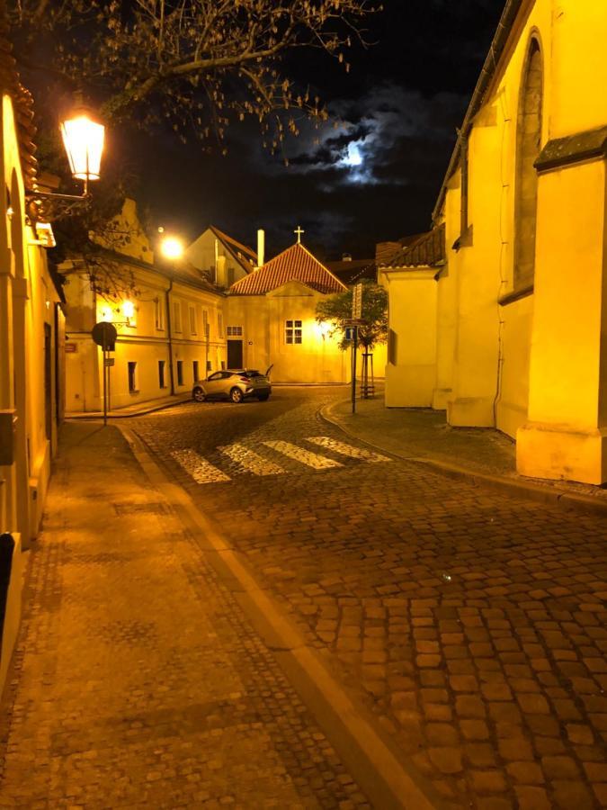 Old Town Basement Apartment Praha Bagian luar foto