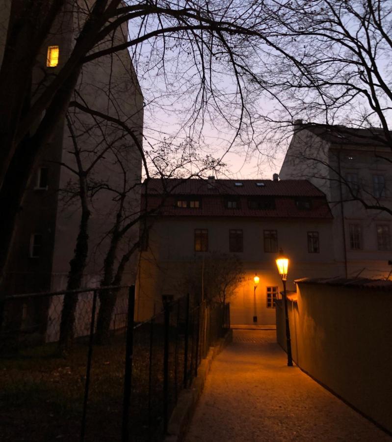 Old Town Basement Apartment Praha Bagian luar foto