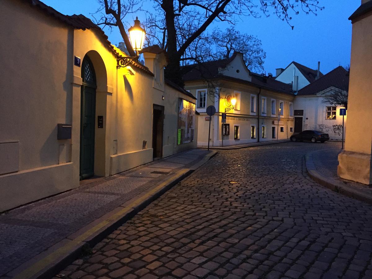 Old Town Basement Apartment Praha Bagian luar foto