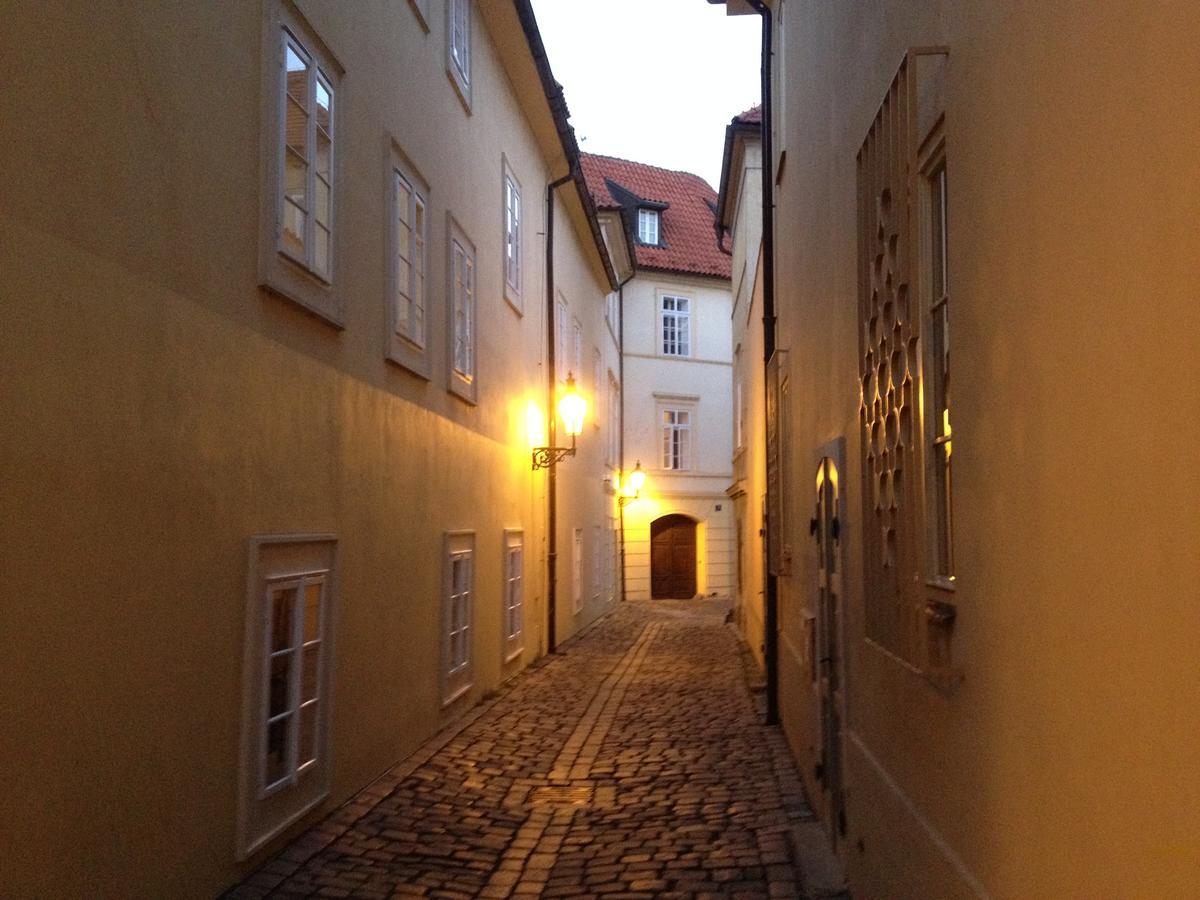 Old Town Basement Apartment Praha Bagian luar foto