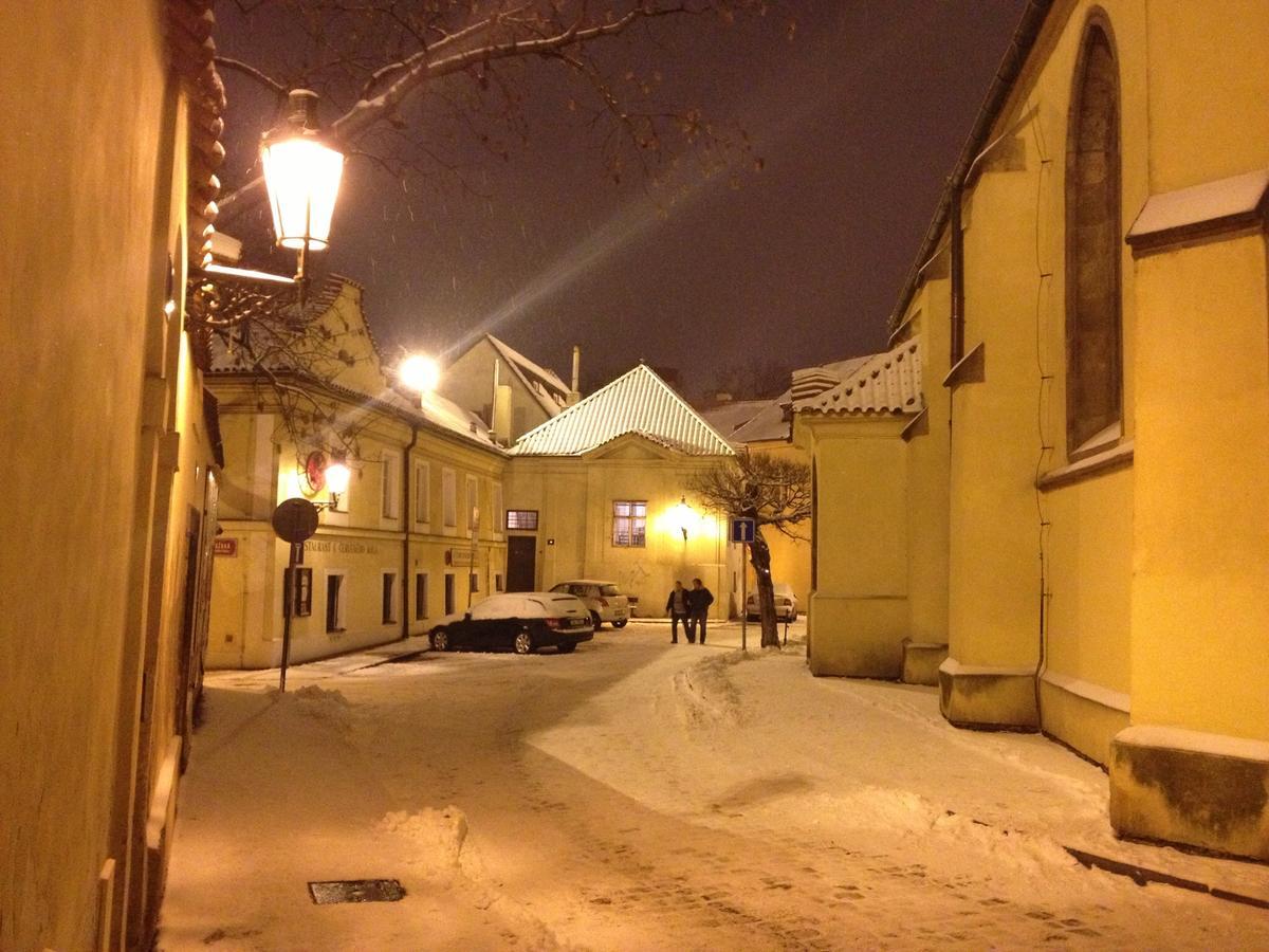 Old Town Basement Apartment Praha Bagian luar foto