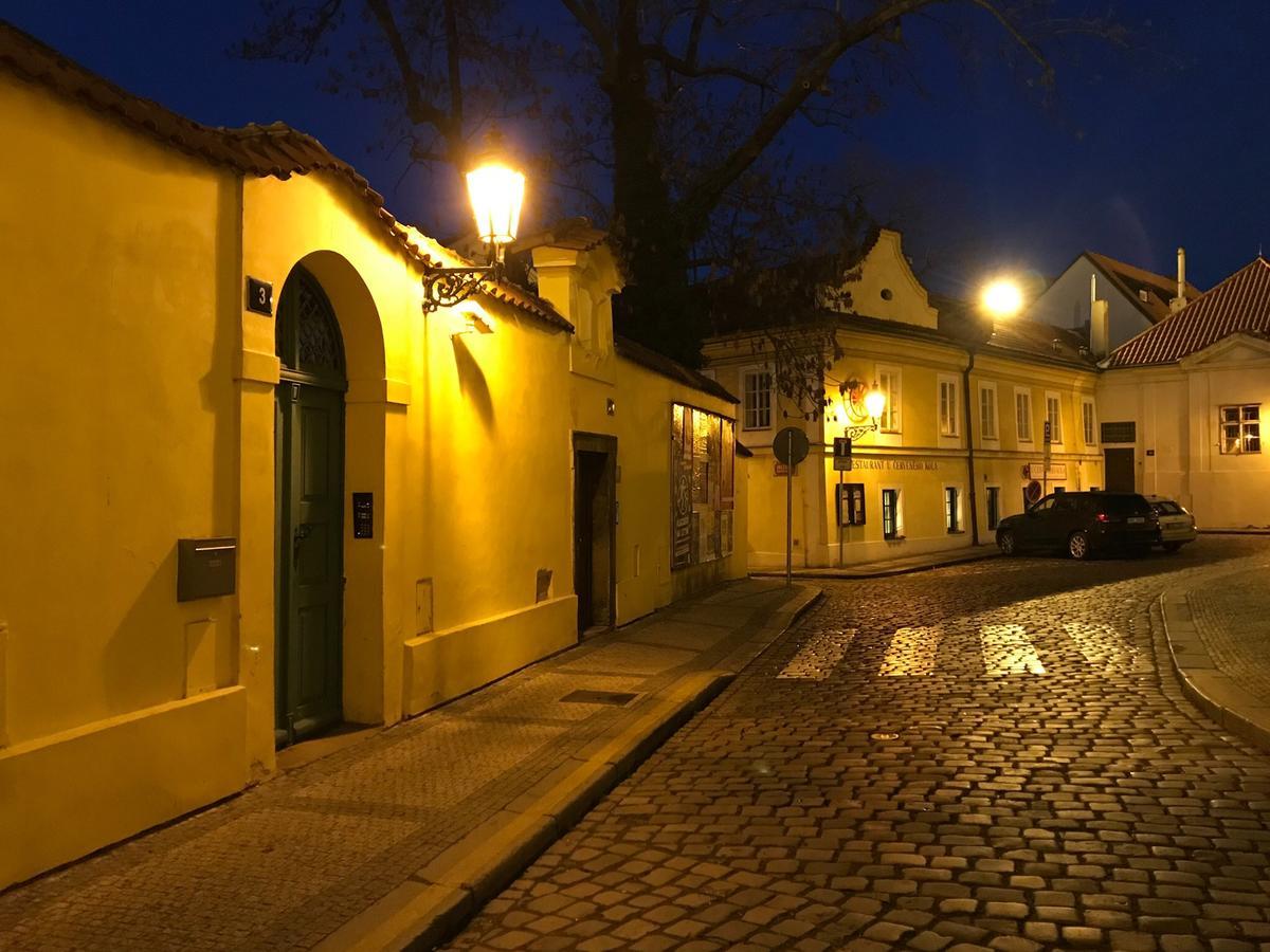 Old Town Basement Apartment Praha Bagian luar foto