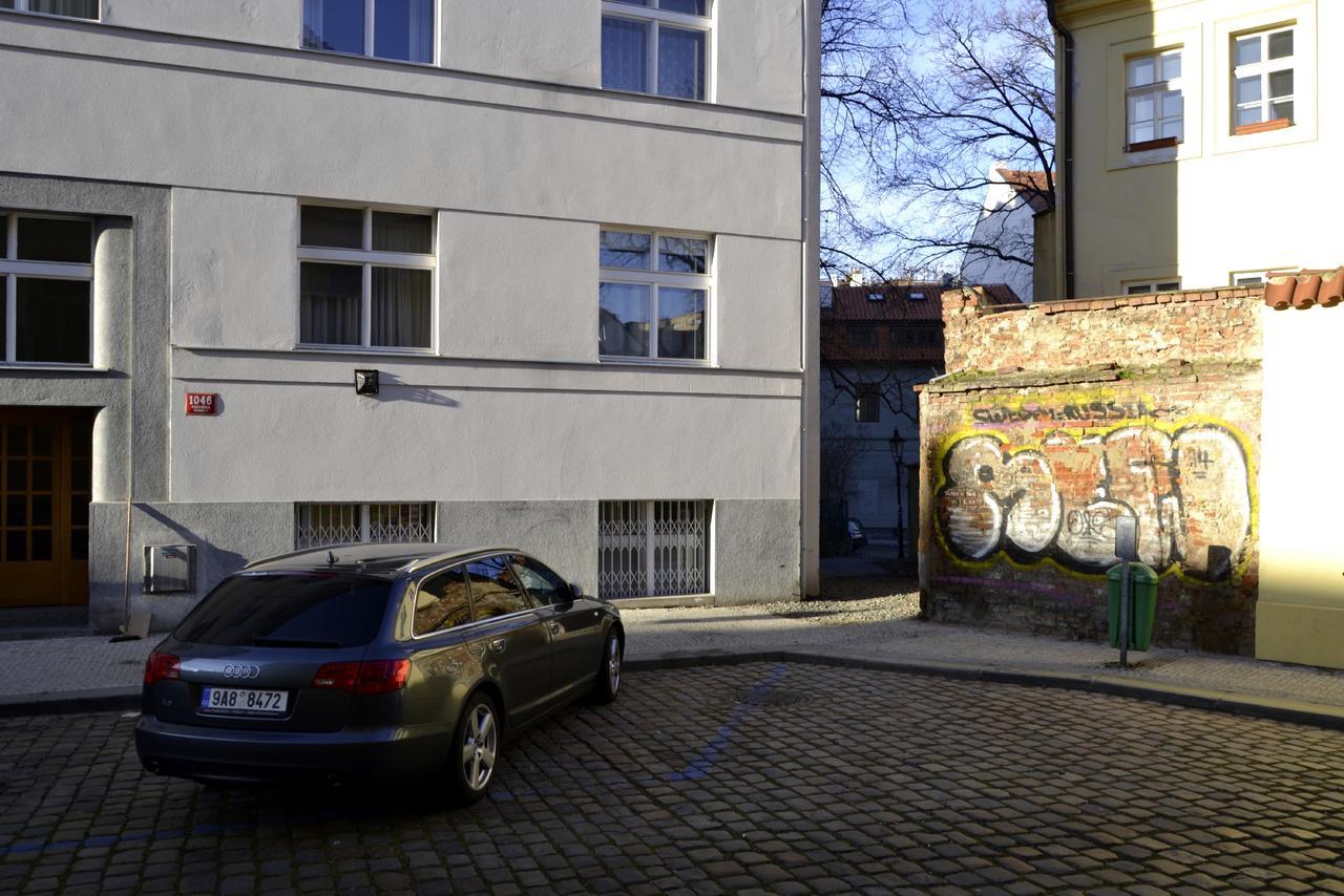 Old Town Basement Apartment Praha Bagian luar foto